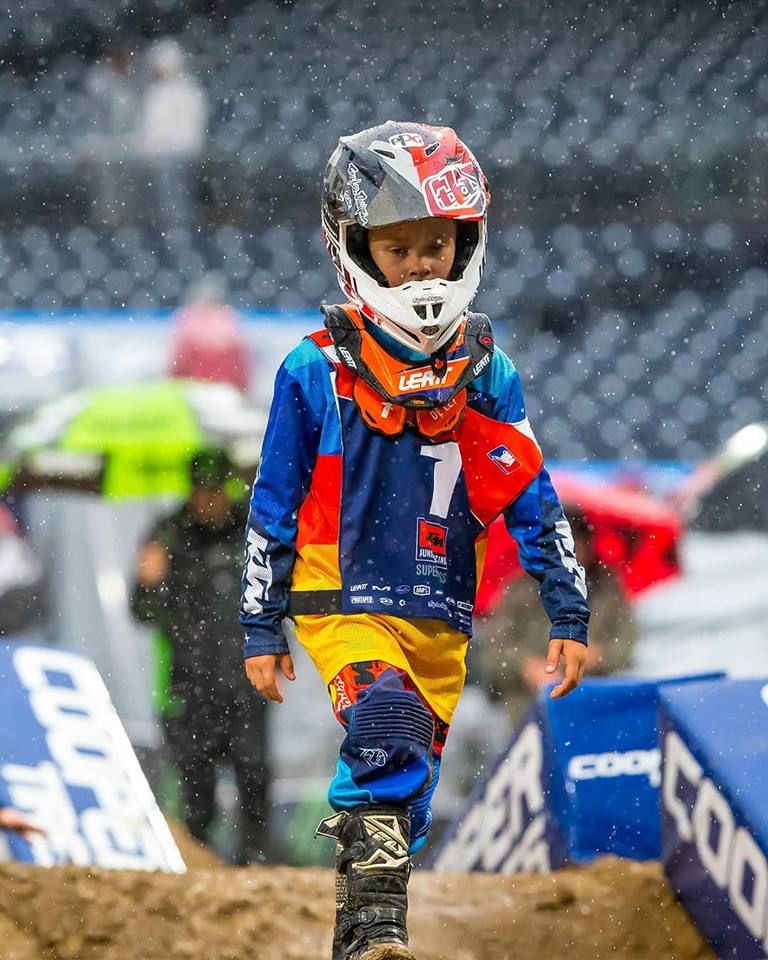 Otroške mx vratne opornice